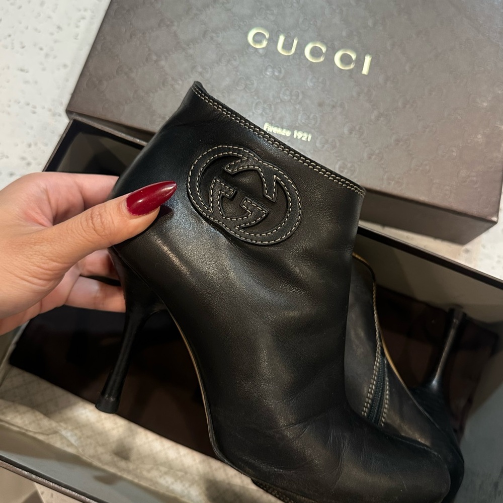 Vintage Gucci Black Leather Ankle Booties with Signature Logo